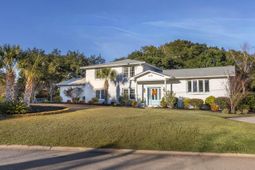 1018 Chambers Lane photo 4