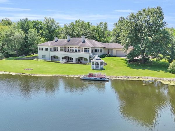 401 M County Road 2425 N, Mahomet, IL 61853