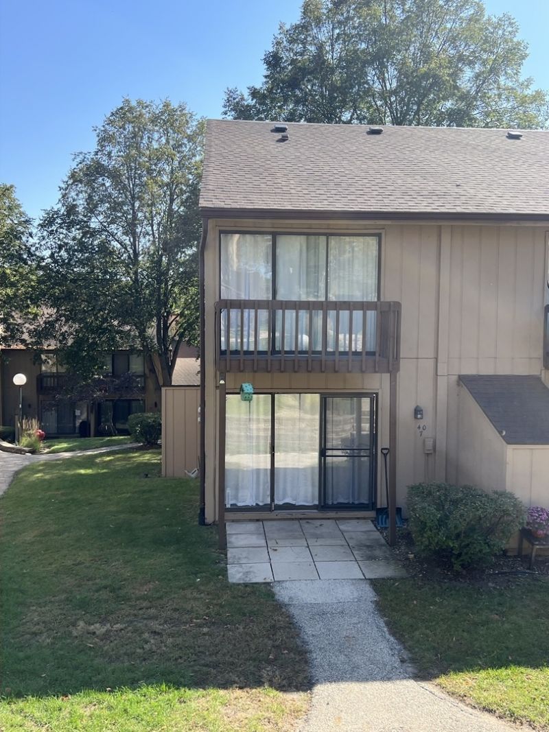 40 Bermuda Colony, Unit 7, Fox Lake, IL 60020 Main Photo