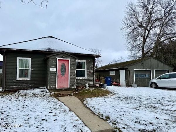 322 9TH STREET NE, Watertown, SD 57201