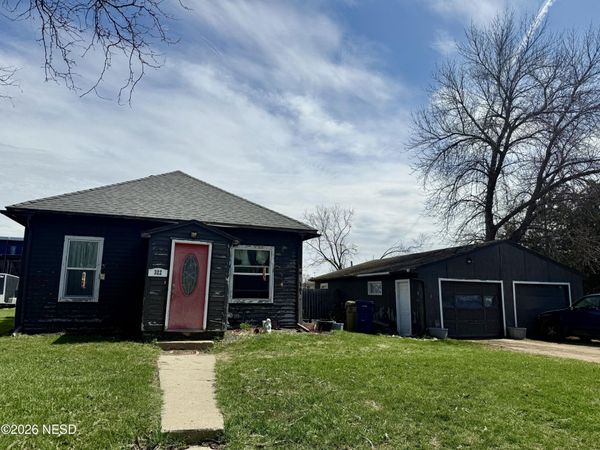 322 9TH STREET NE, Watertown, SD 57201