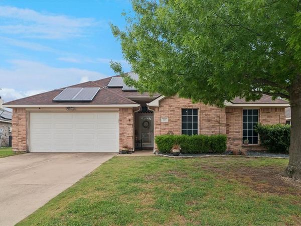 220 Chesterfield Circle, Waxahachie, TX 75165
