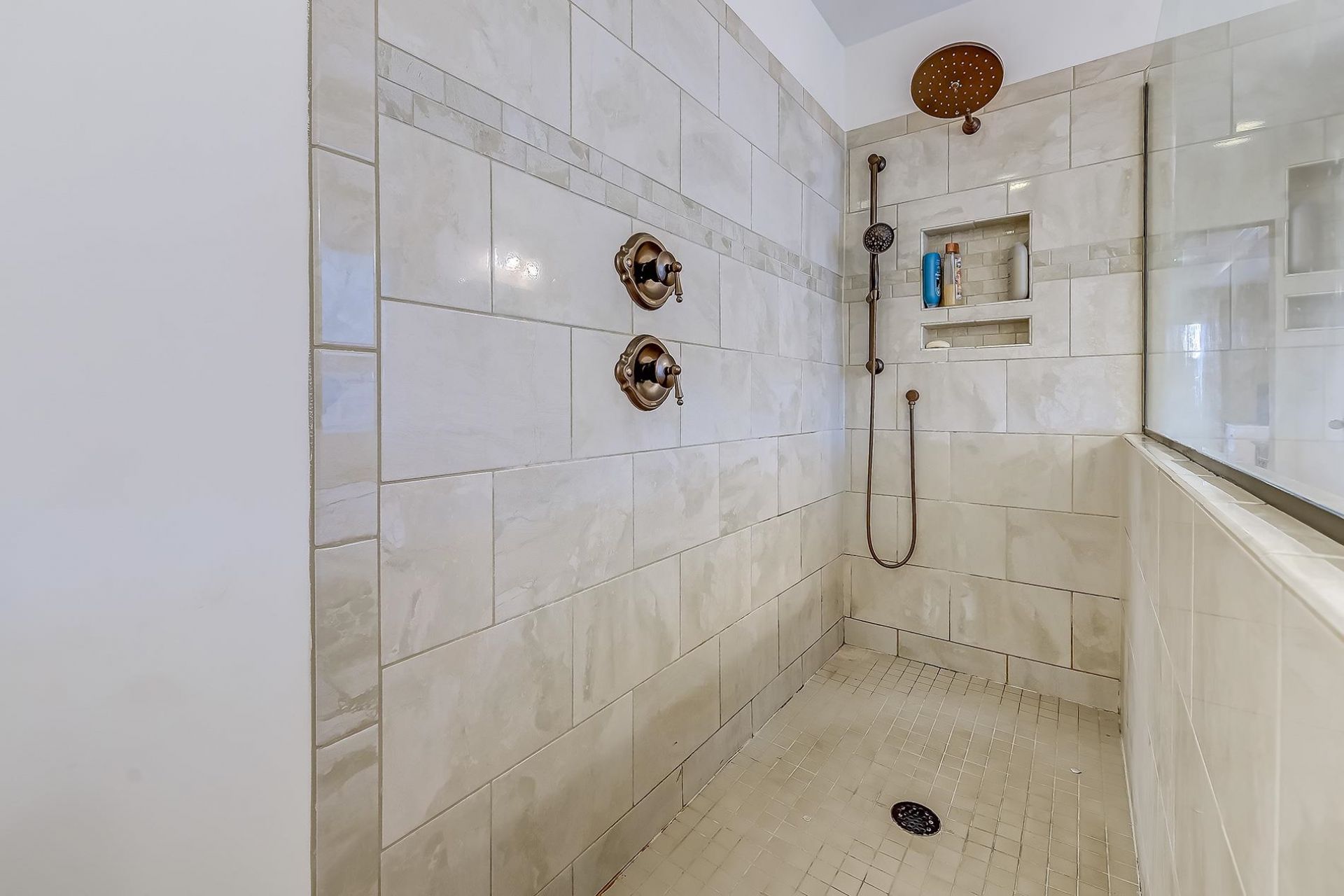 5353 Grosseto Way Photo 24