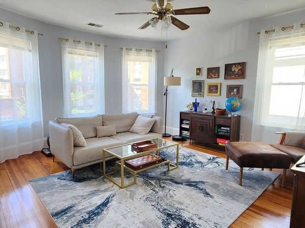 66 Chestnut St, Unit 2, Brookline, MA 02445