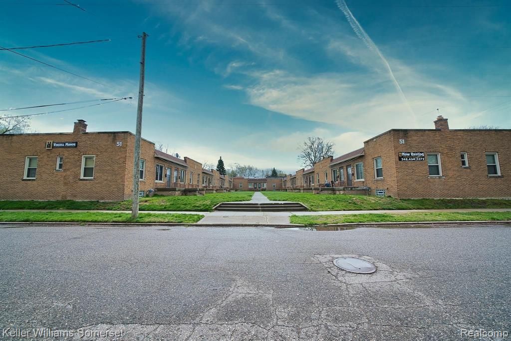 51 Spokane Drive , Pontiac, MI 48341 Main Photo