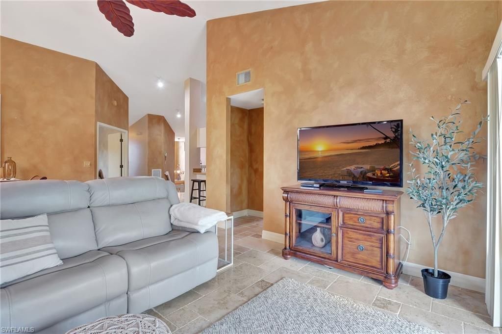 2103 Tama Cir, Unit 202, Naples, FL 34112 Photo
