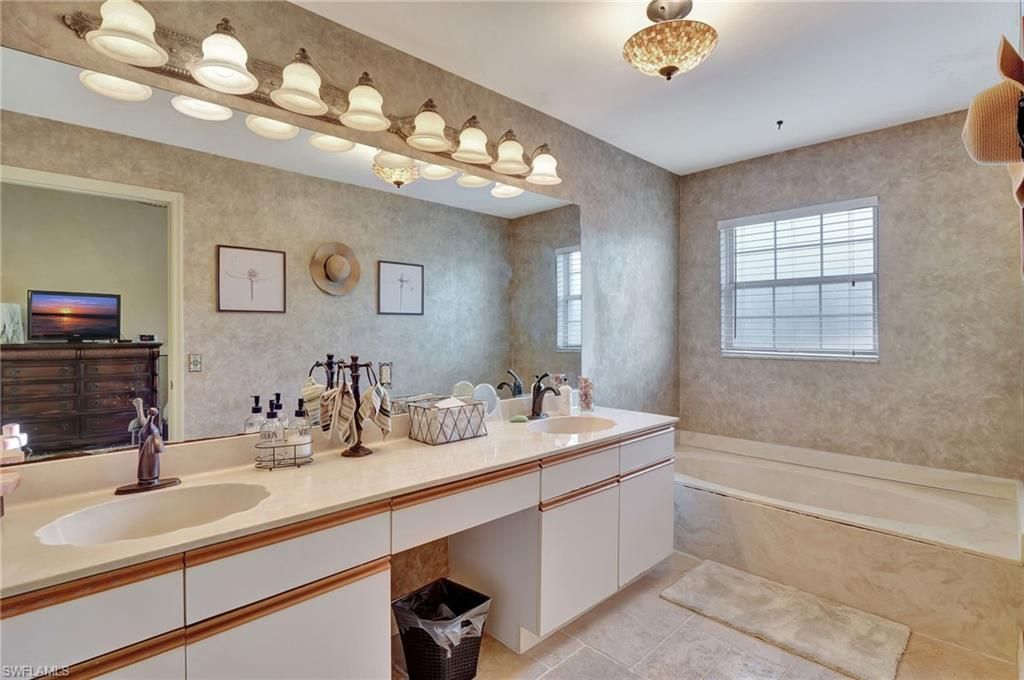 2103 Tama Cir, Unit 202, Naples, FL 34112 Photo