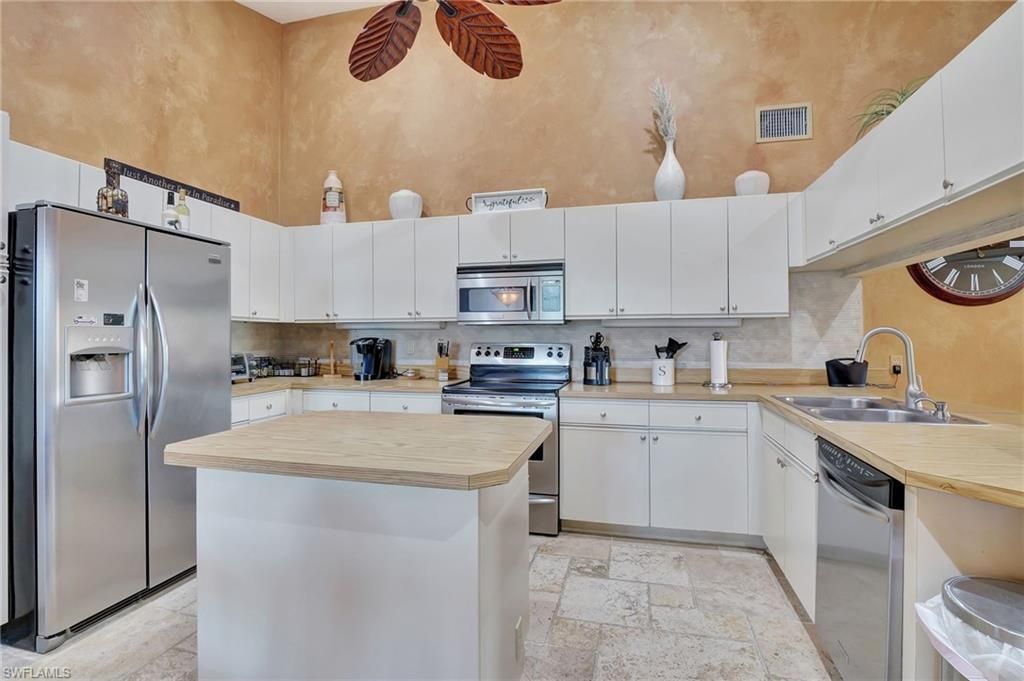 2103 Tama Cir, Unit 202, Naples, FL 34112 Photo
