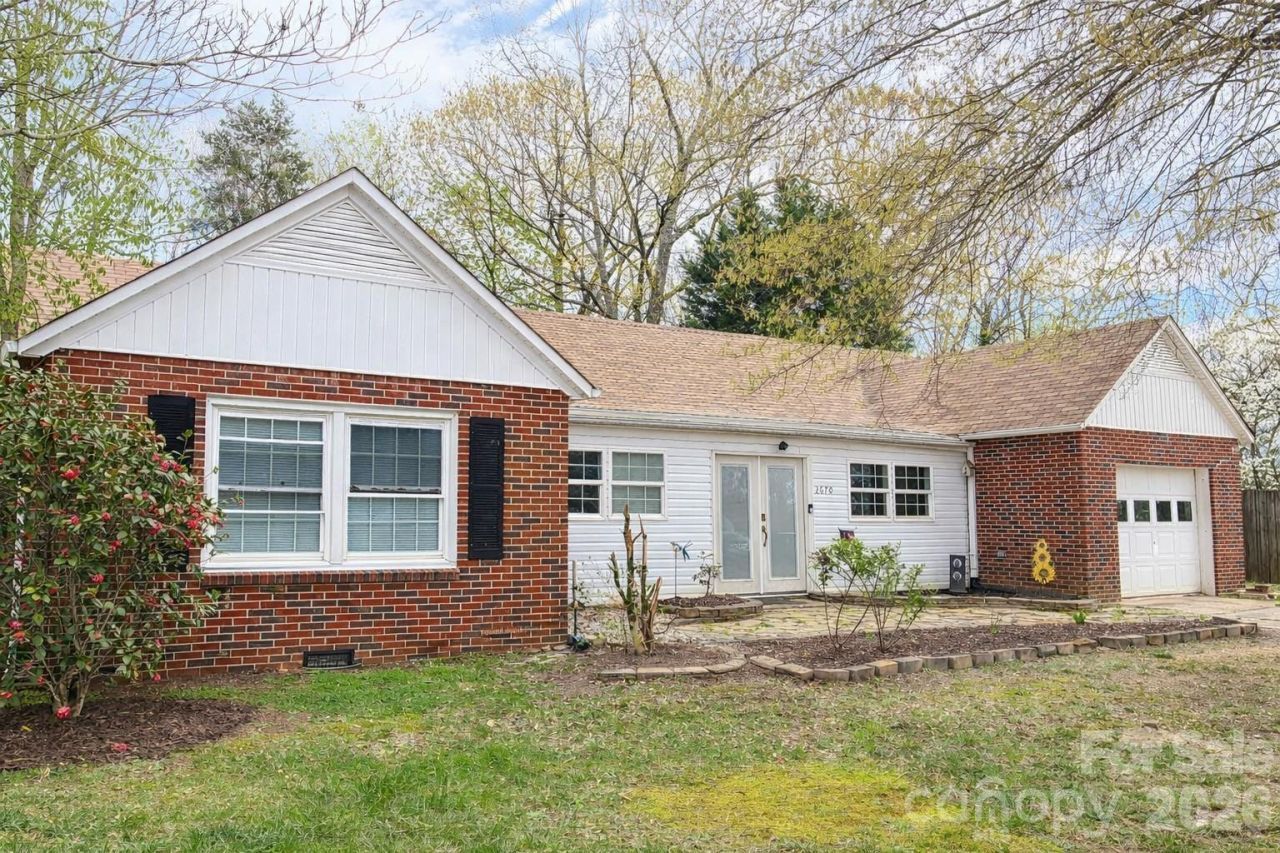 2670 N Olivers Road, Newton, NC 28658 Main Photo