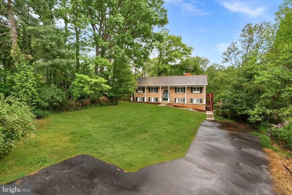 2435 Hunter Mill Road, Vienna, VA 22181 Main Photo
