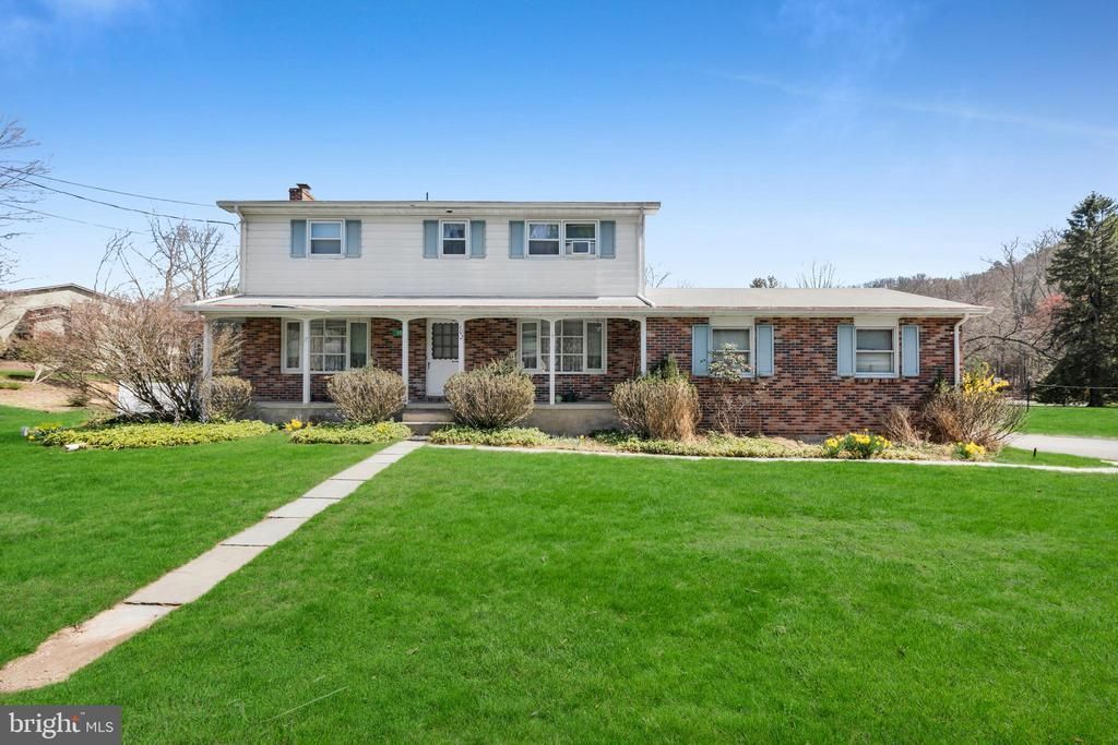 102 VALLEY STREAM ROAD, STROUDSBURG, PA 18360