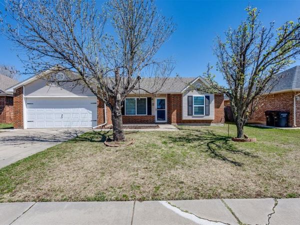 1725 Queensbury Drive, Moore, OK 73160