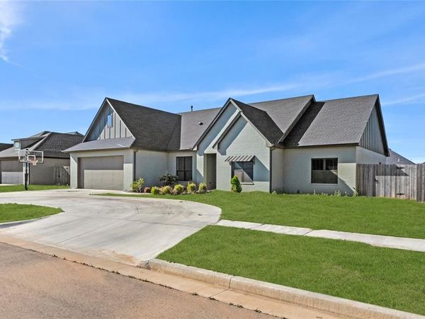 2707 Cloud Nine Circle, Weatherford, OK 73096