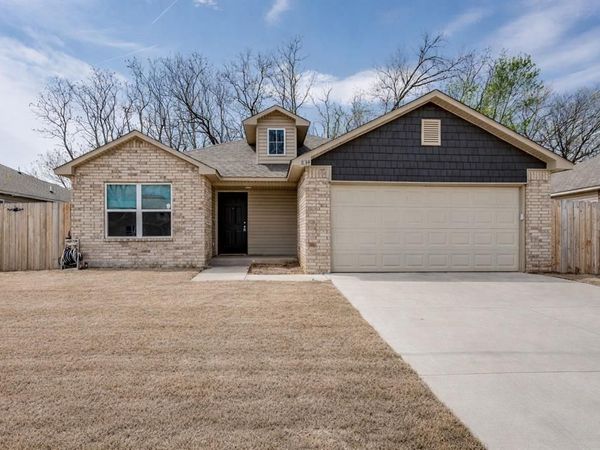 834 Highgarden Circle, Noble, OK 73068
