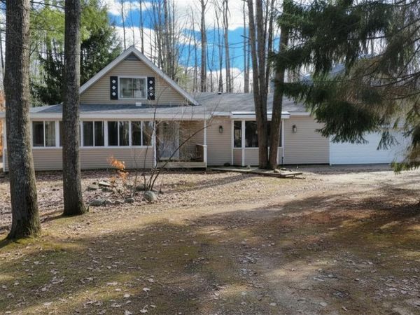 8420 Stockwell E, Harrison, MI 48625