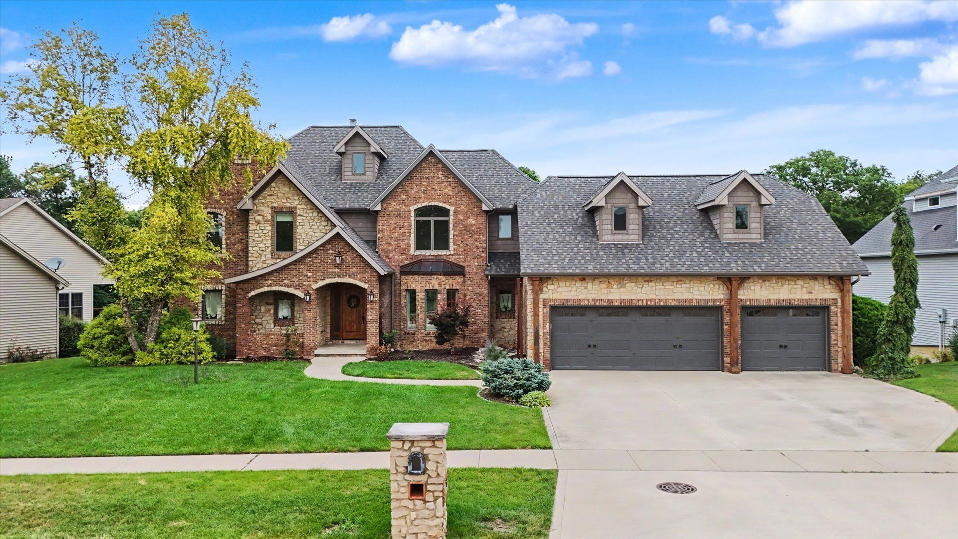 1610 Briarwood Lane, Mahomet, IL 61853