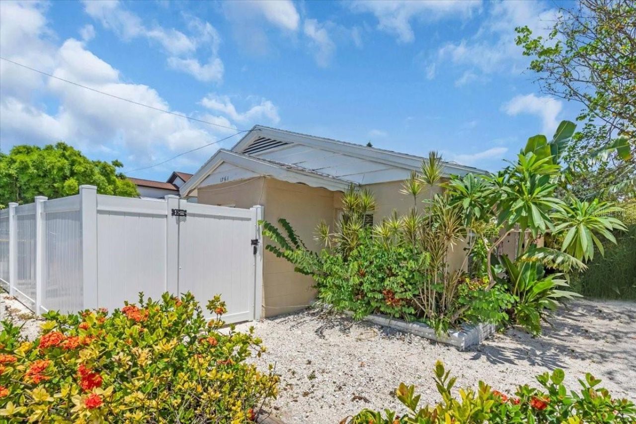 1761 Siesta Drive , Sarasota, FL 34239 Photo