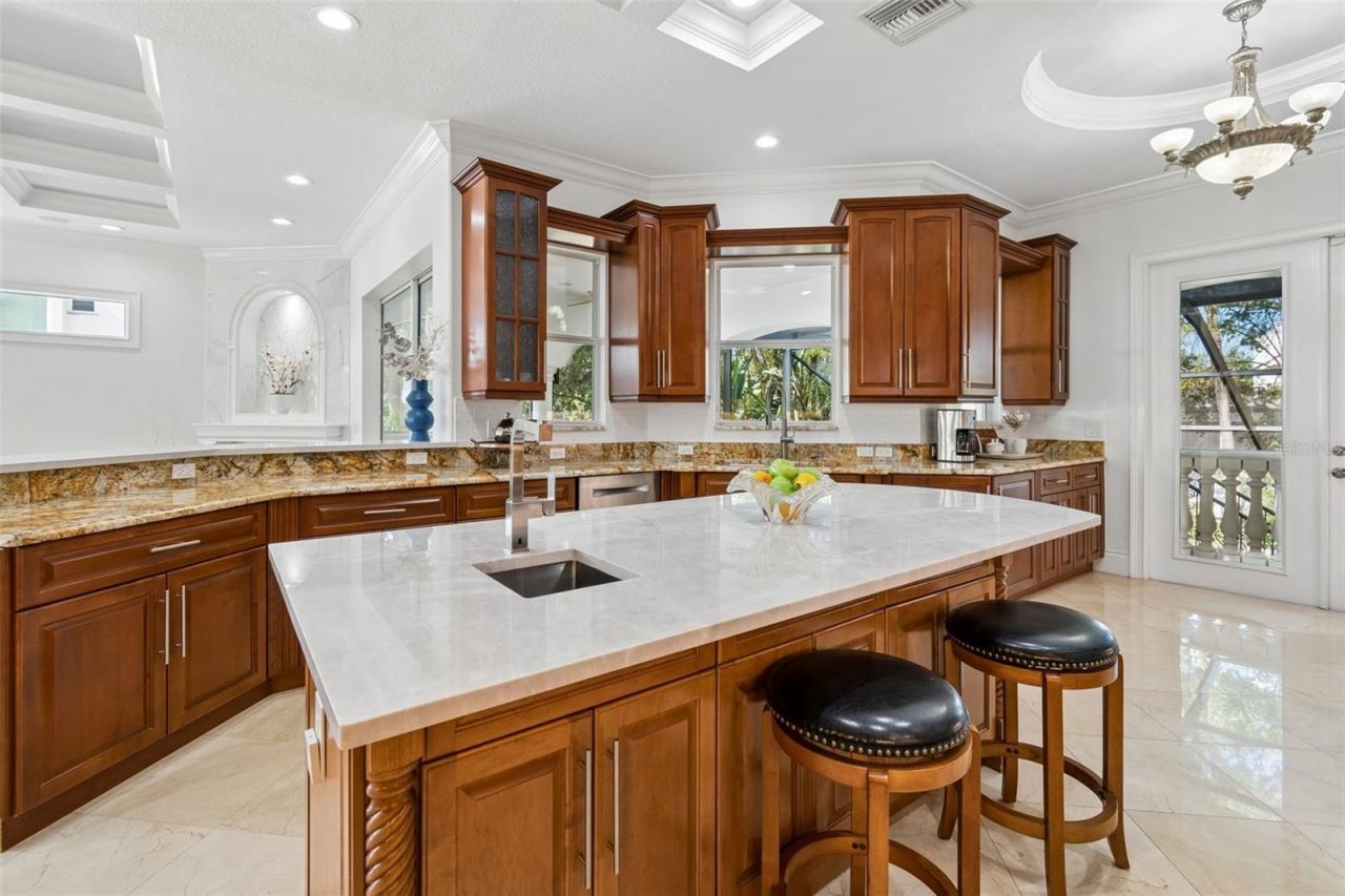 6233 Bayshore Boulevard, Tampa, FL 33611 Photo