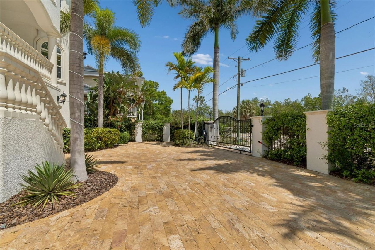 6233 Bayshore Boulevard, Tampa, FL 33611 Photo