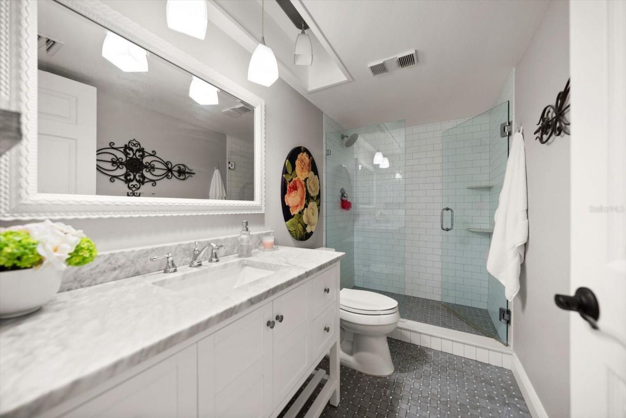 2515 Bay Boulevard, Unit B, Indian Rocks Beach, FL 33785 Photo