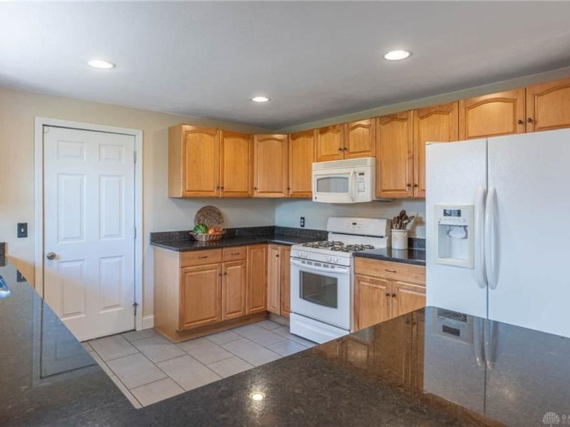 1026 Trianon Drive, Xenia Township, OH 45385 Photo 8