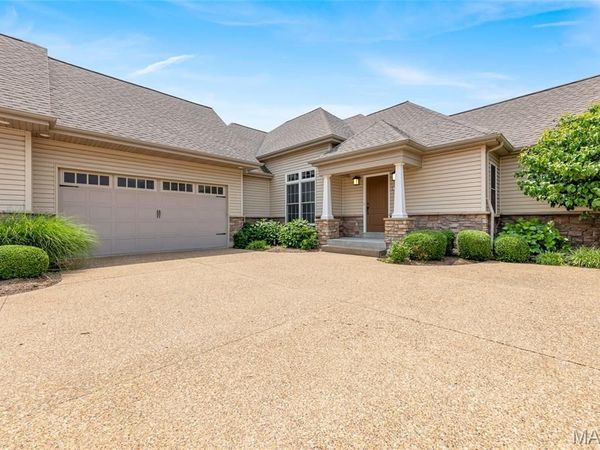 1266 Harmony Lake Drive, St Peters, MO 63376