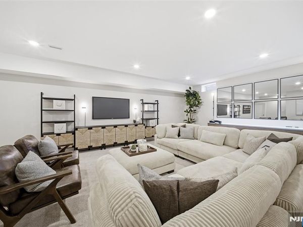 16 Belmont Place, OAKLAND, NJ 07036