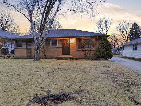 11016 W Wells STREET, Wauwatosa, WI 53226