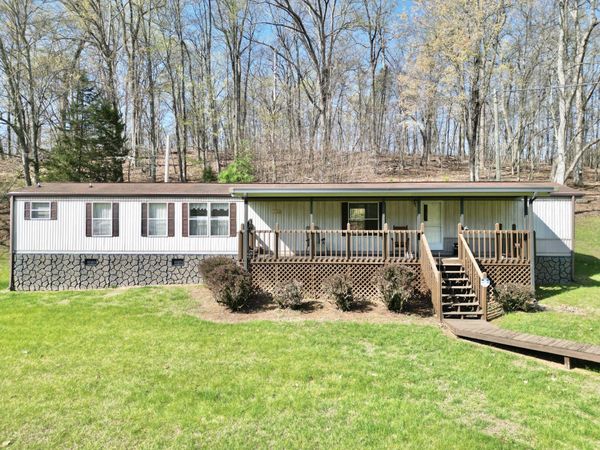 132 September LN , Moneta, VA 24121