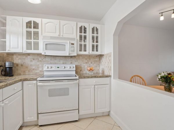 8305 Sunrise Lakes Boulevard, Unit 308, Sunrise, FL 33322