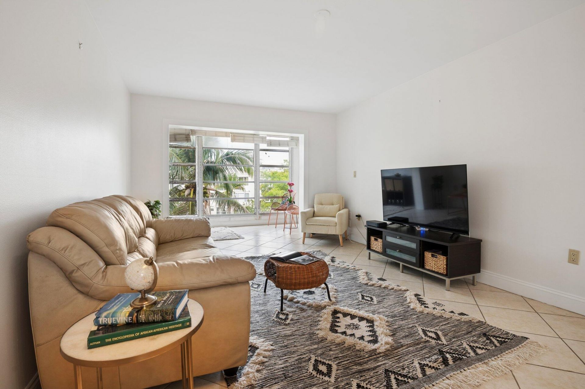 8305 Sunrise Lakes Boulevard, Unit 308, Sunrise, FL 33322 Photo