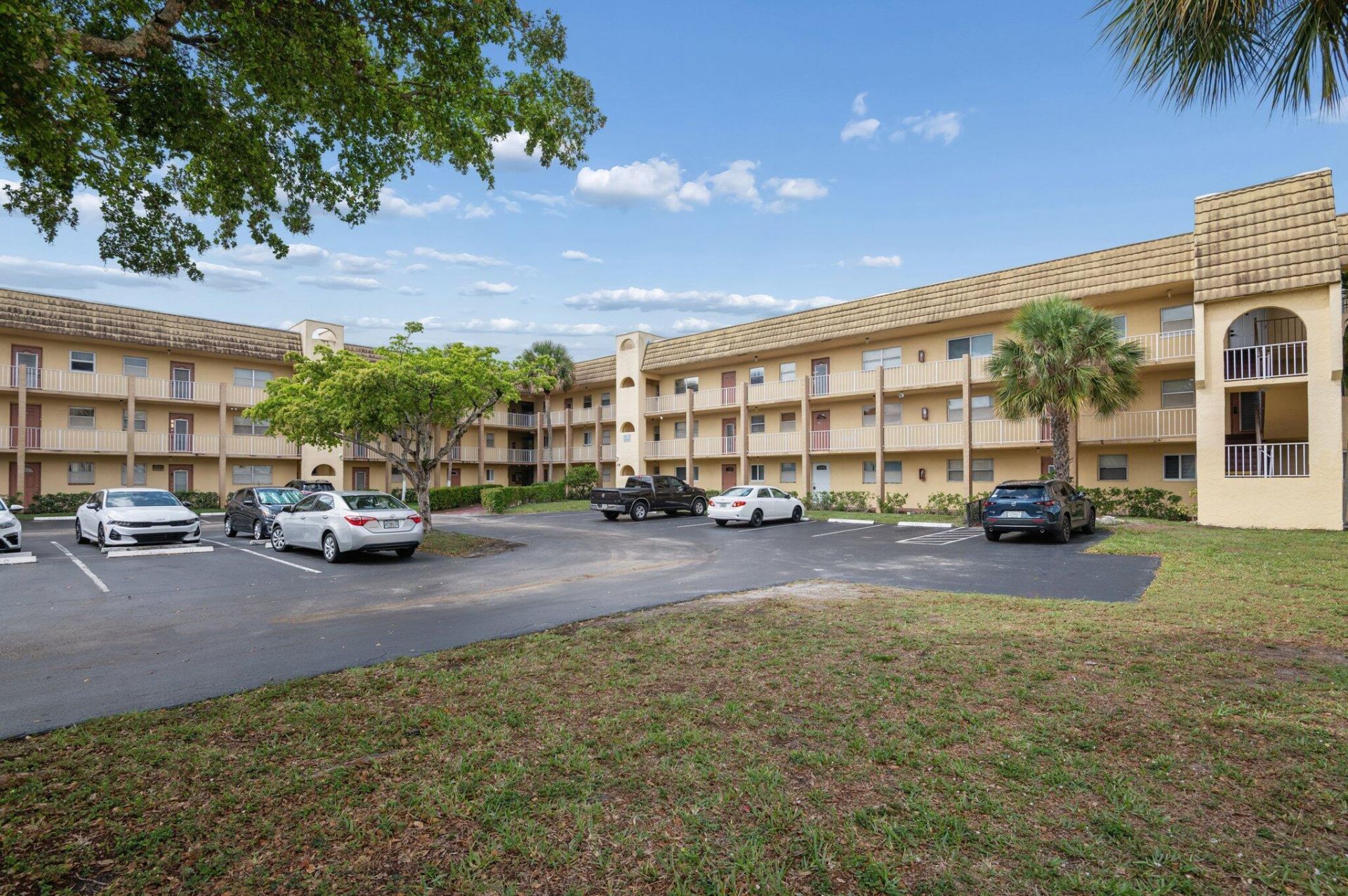 8305 Sunrise Lakes Boulevard, Unit 308, Sunrise, FL 33322 Photo
