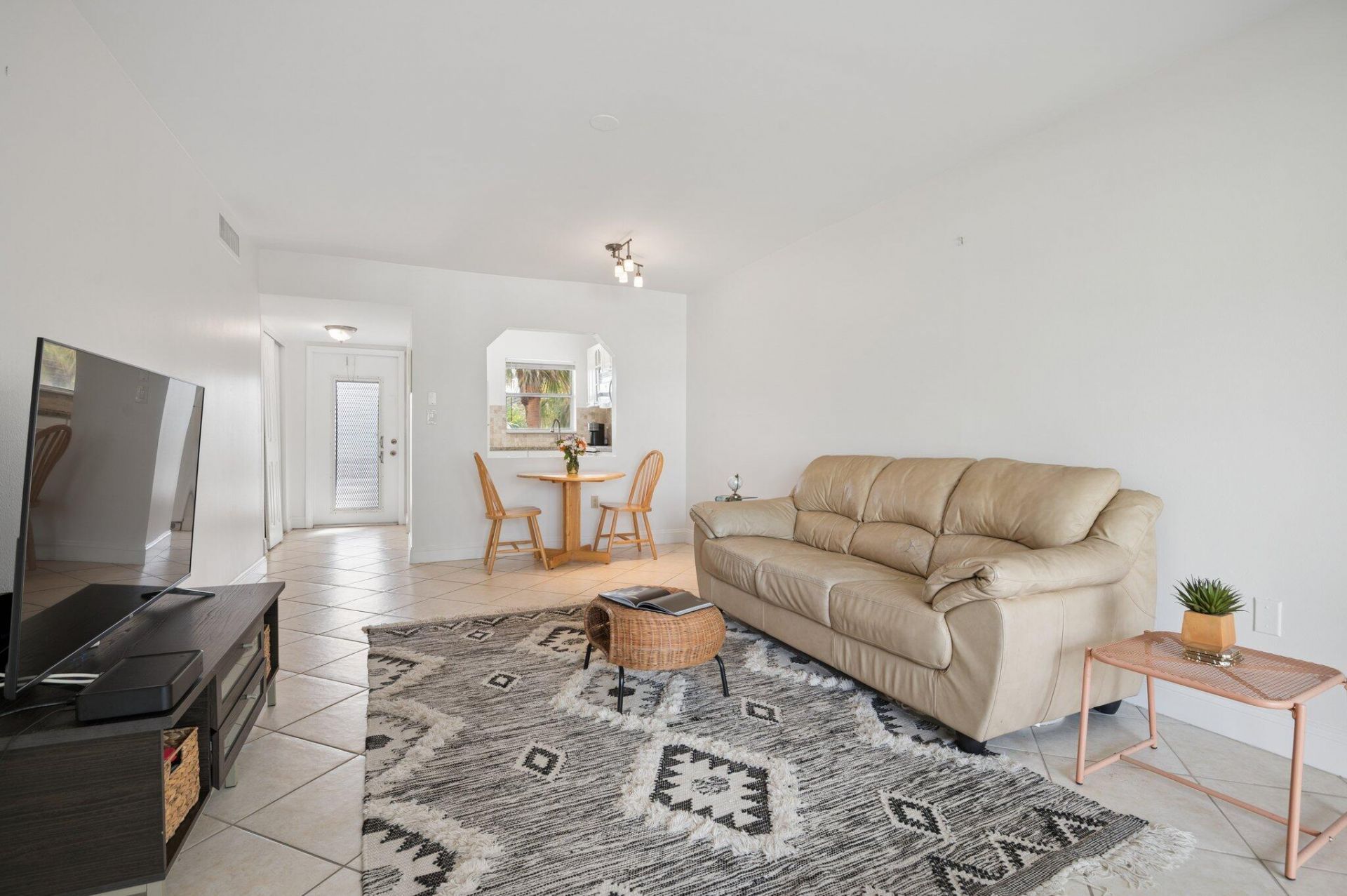 8305 Sunrise Lakes Boulevard, Unit 308, Sunrise, FL 33322 Photo