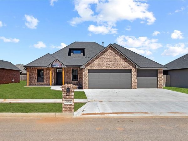 2703 Cloud Nine Circle, Weatherford, OK 73096