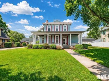 805 S 5TH Street, Pekin, IL 61554
