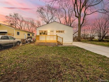 536 Emerson Avenue, Pontiac, MI 48342