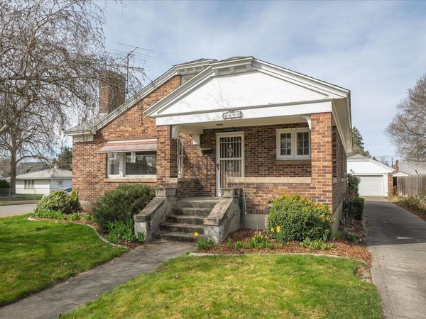 2501 N HOWARD St, Spokane, WA 99205