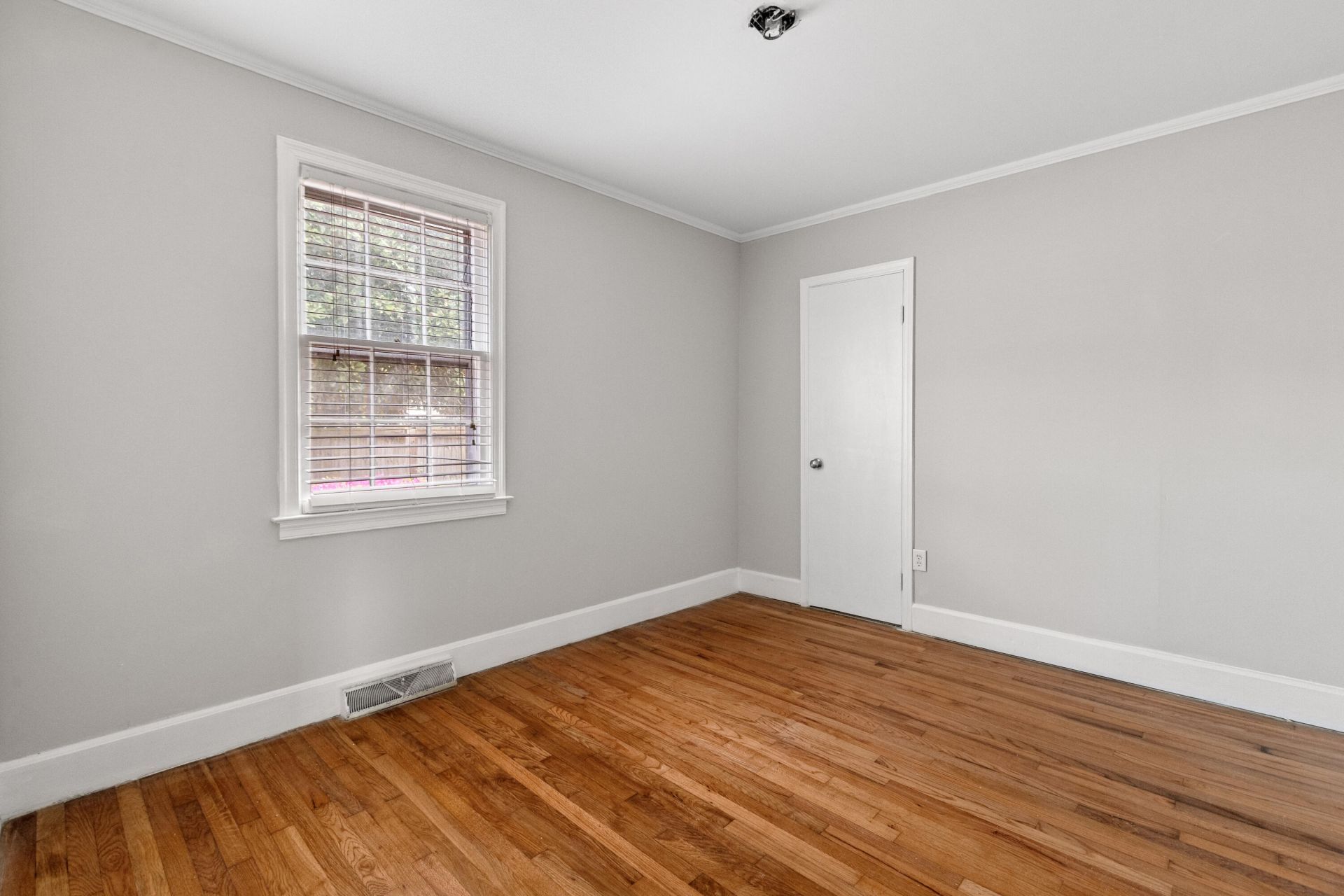 5252 Braddock Avenue Photo 26