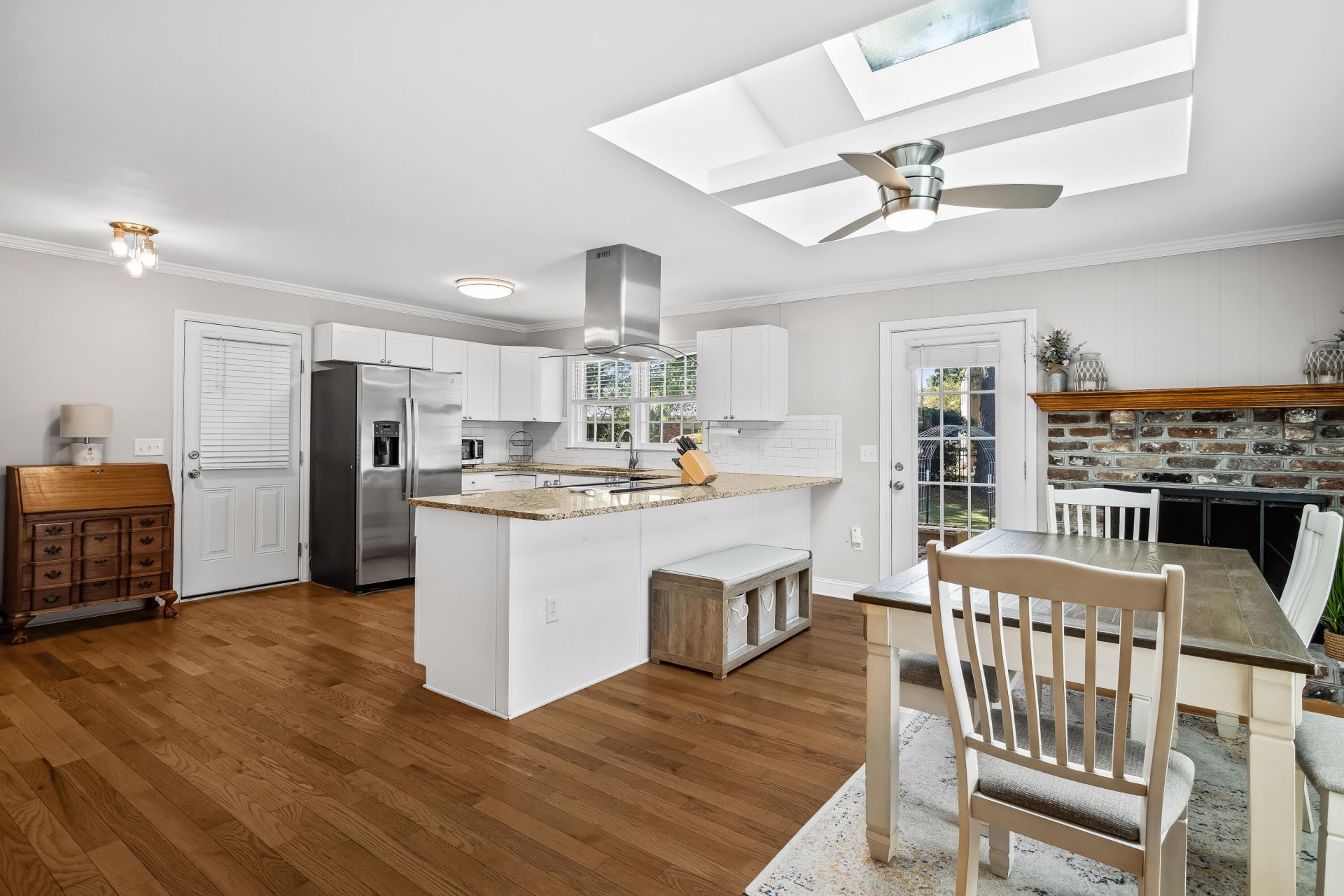 971 Carmel Drive Photo 3