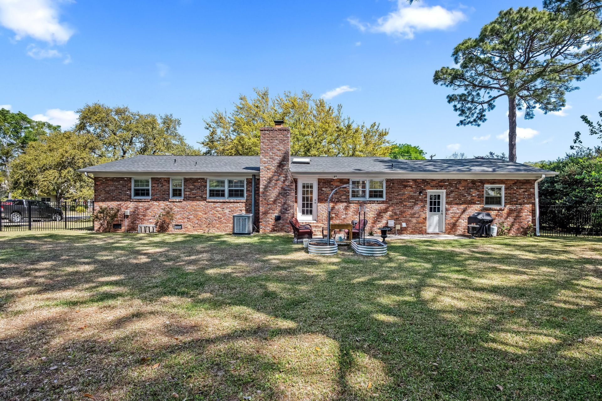 971 Carmel Drive Photo 32