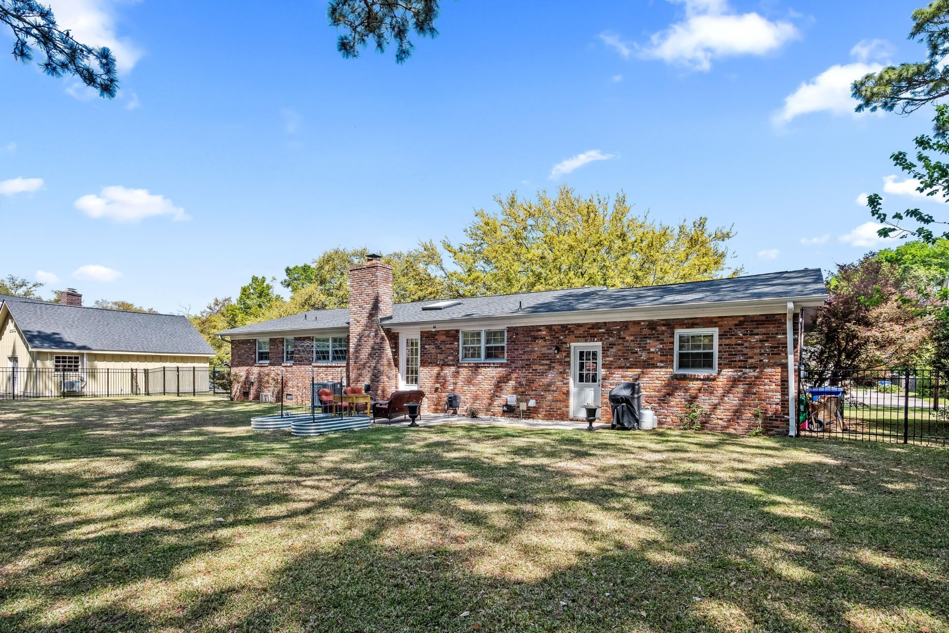 971 Carmel Drive Photo 33