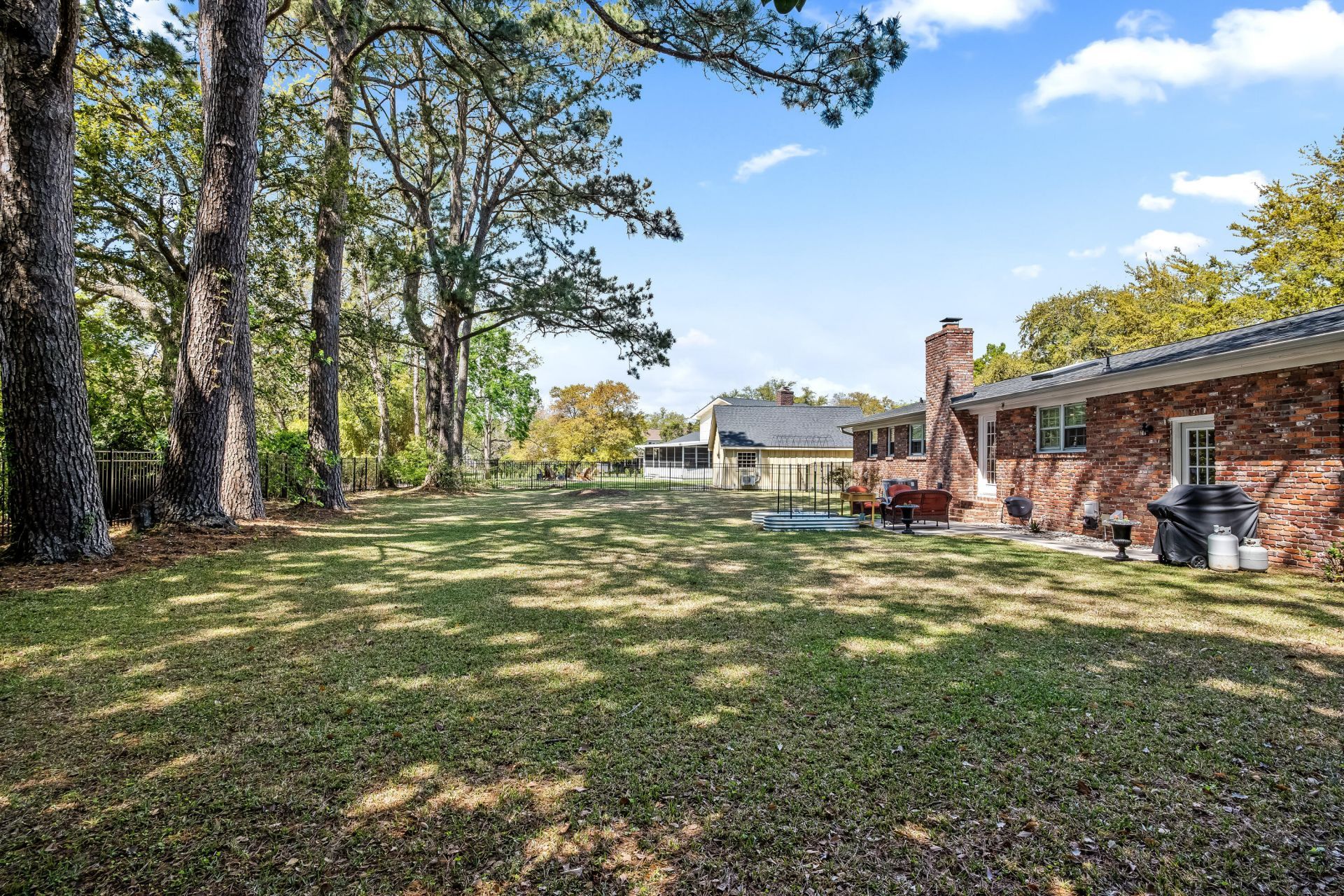 971 Carmel Drive Photo 35