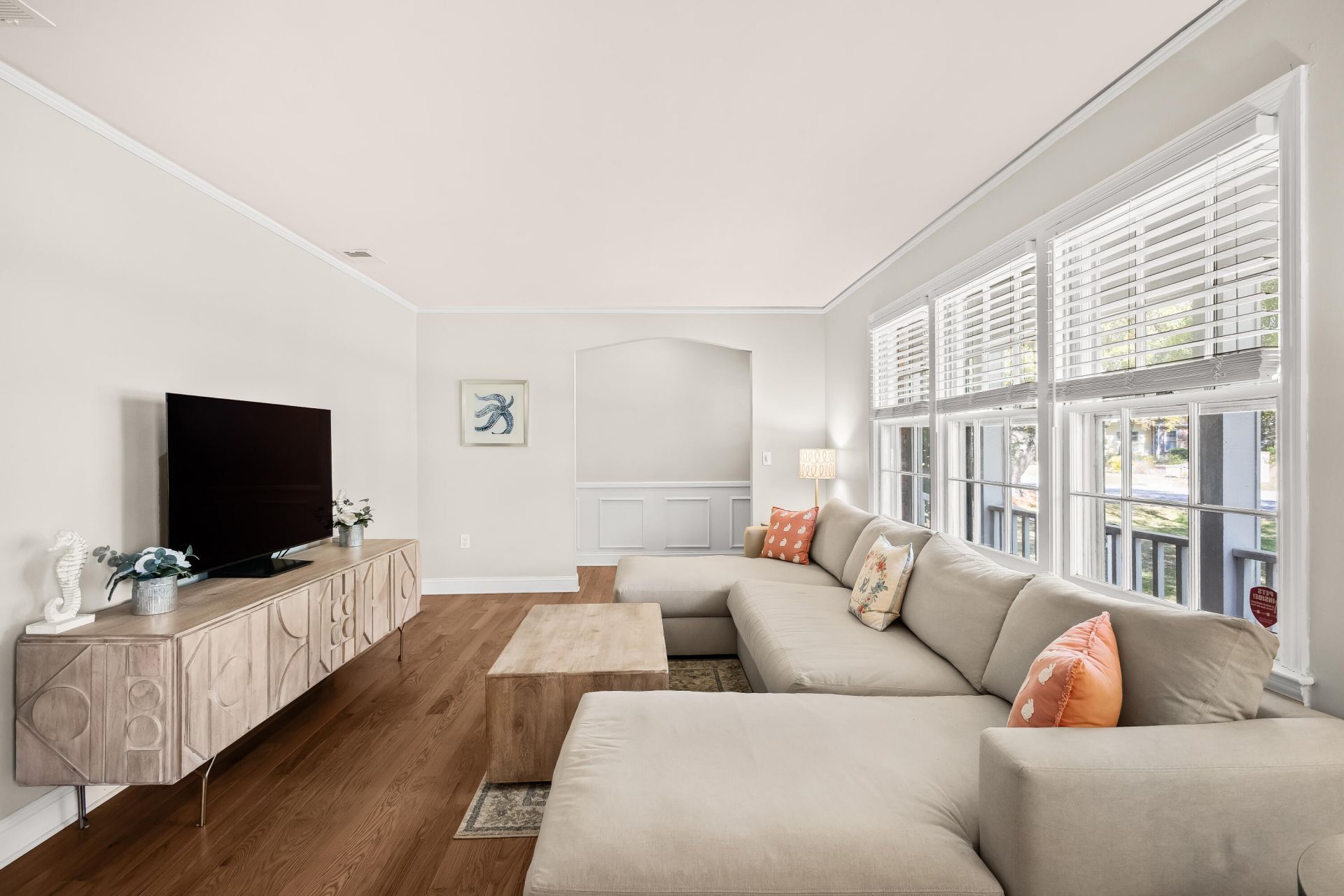 971 Carmel Drive Photo 4