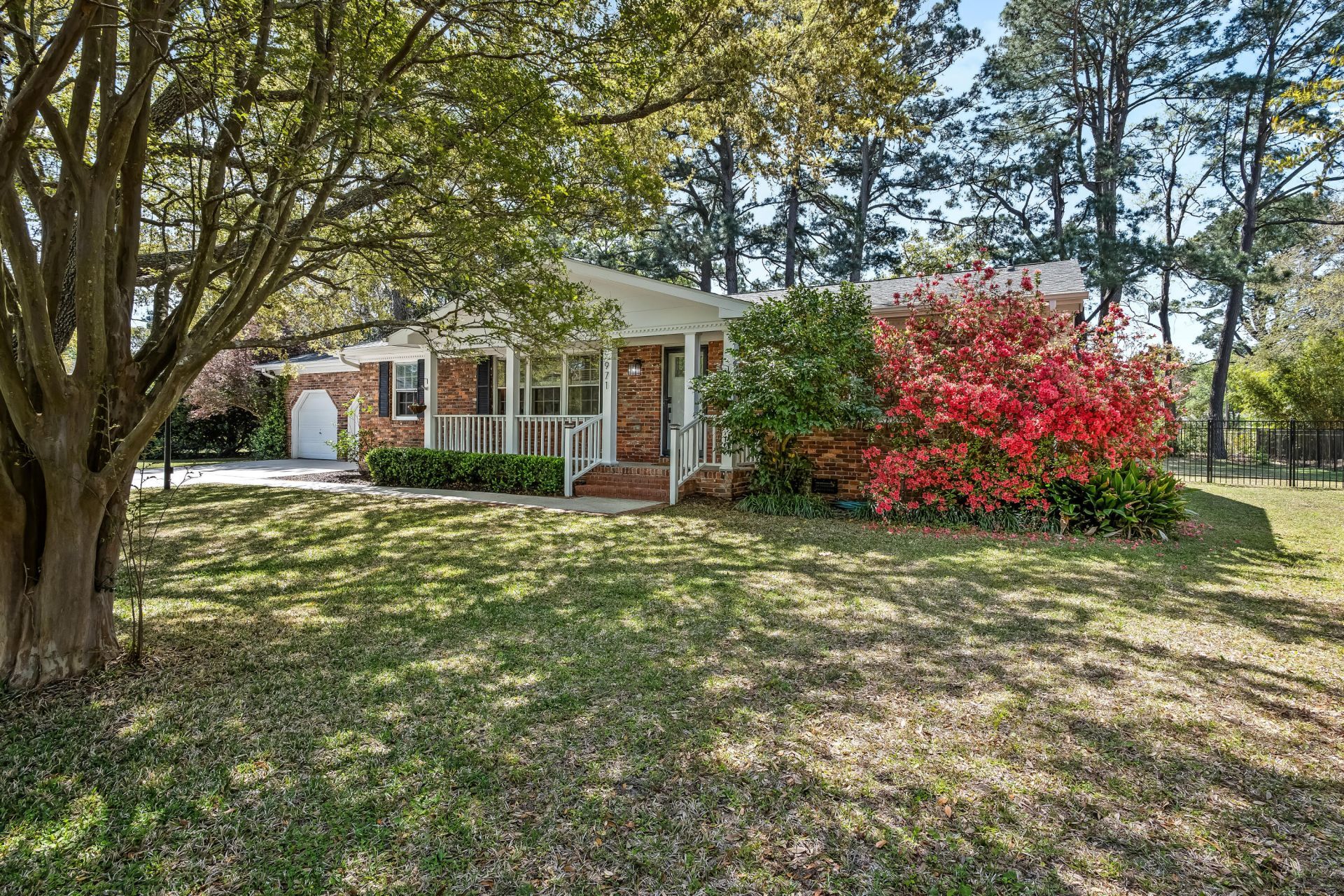 971 Carmel Drive Photo 7