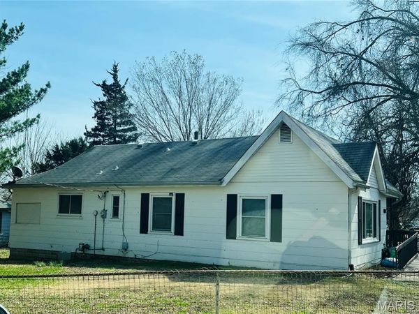 9758 Diamond Drive , St Louis, MO 63137