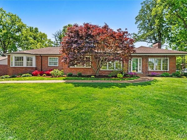 9028 McKnight Woods Lane, Richmond Heights, MO 63117