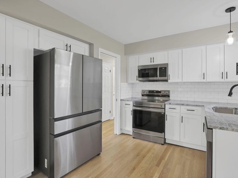 389 Deerfield Road, Columbus, OH 43228 Photo 10