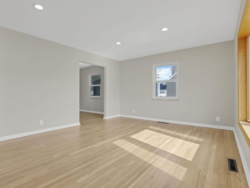 389 Deerfield Road, Columbus, OH 43228 Photo 5