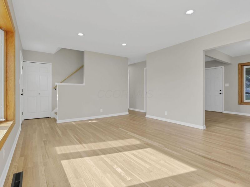 389 Deerfield Road, Columbus, OH 43228 Photo 6