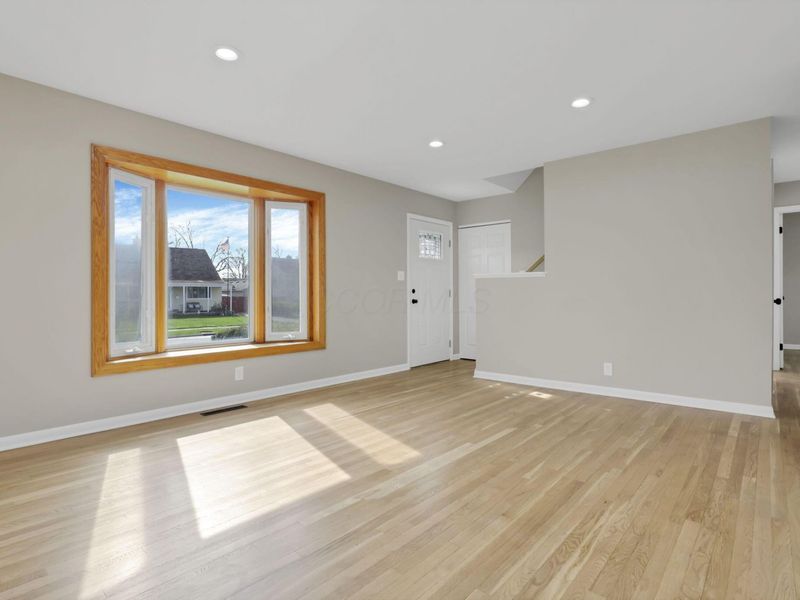 389 Deerfield Road, Columbus, OH 43228 Photo 7